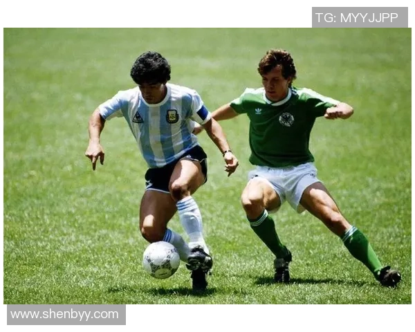 从街头到绿茵场：足球明星崛起的早期奋斗与坚持