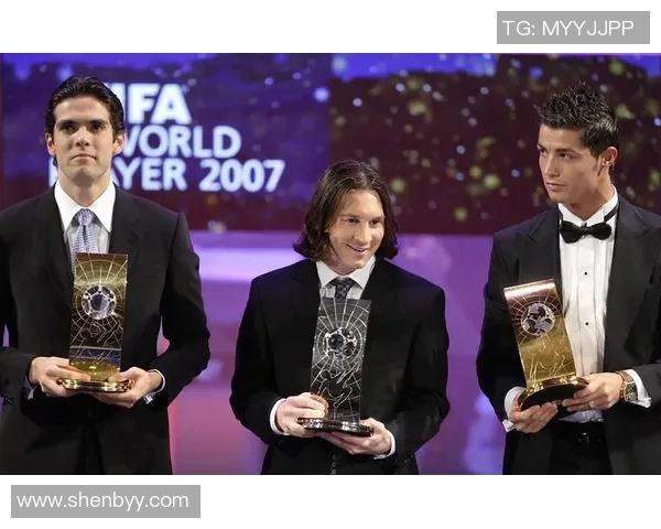 全球足球三大顶尖球星排名及其成就分析揭秘