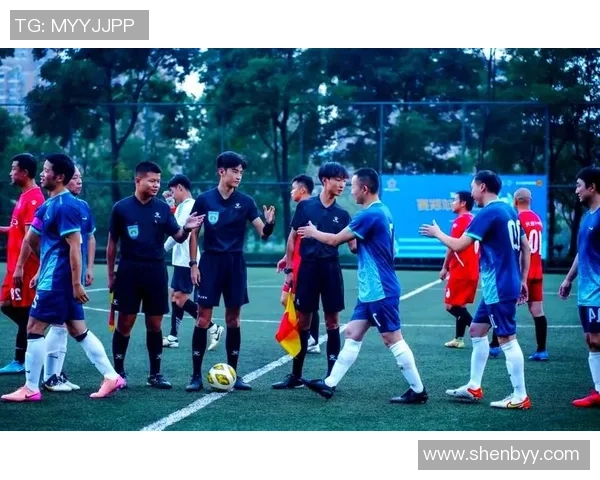 足球巨星齐聚共饮举杯欢庆绿茵情谊洋溢激情时刻